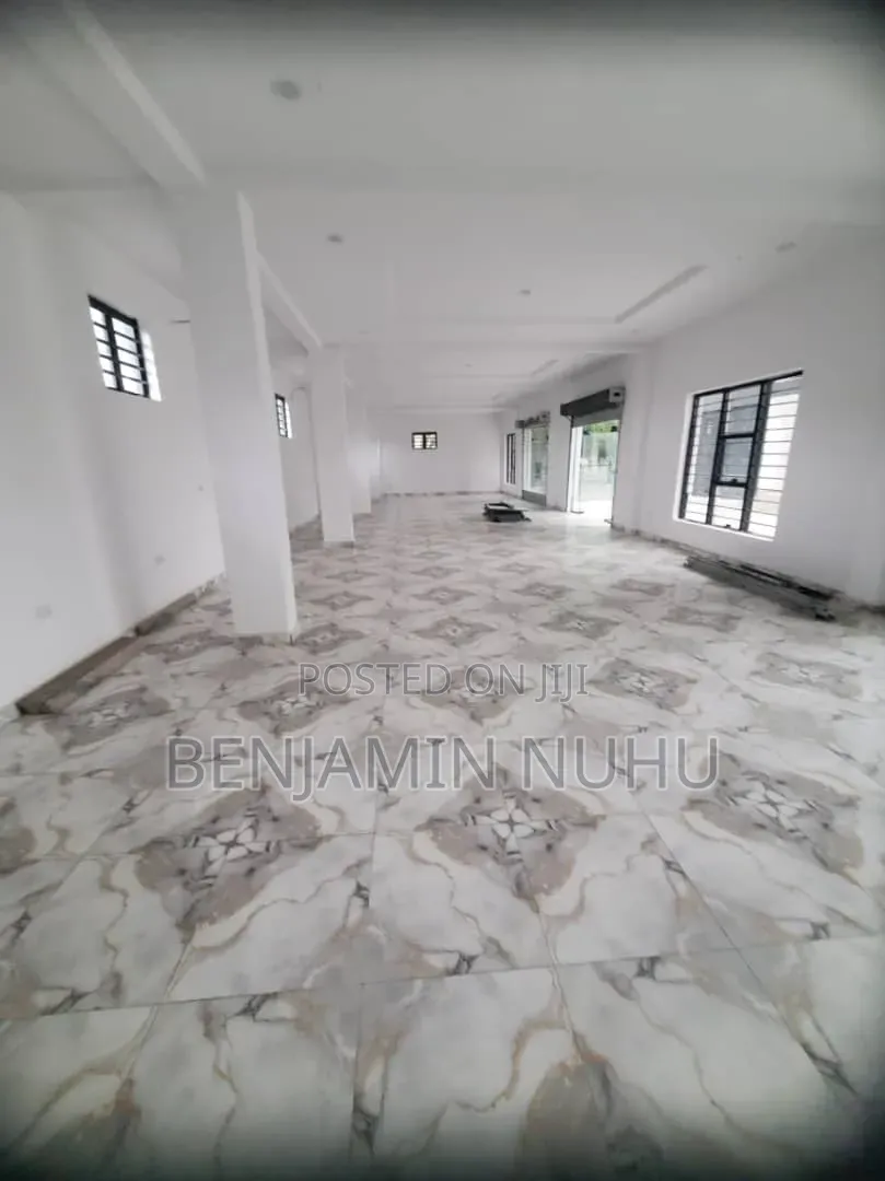 A Newly Built 180sqm Ground Floor Restaurant or Supermarket Space