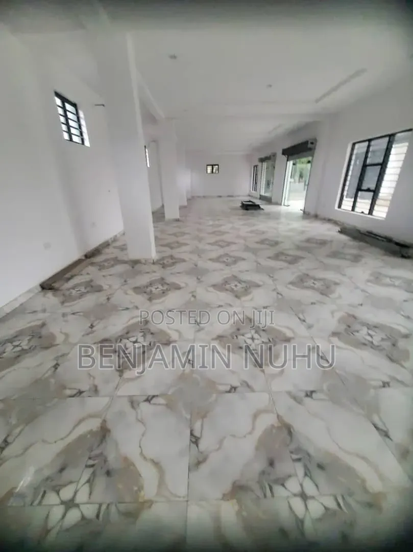 A Newly Built 180sqm Ground Floor Restaurant or Supermarket Space