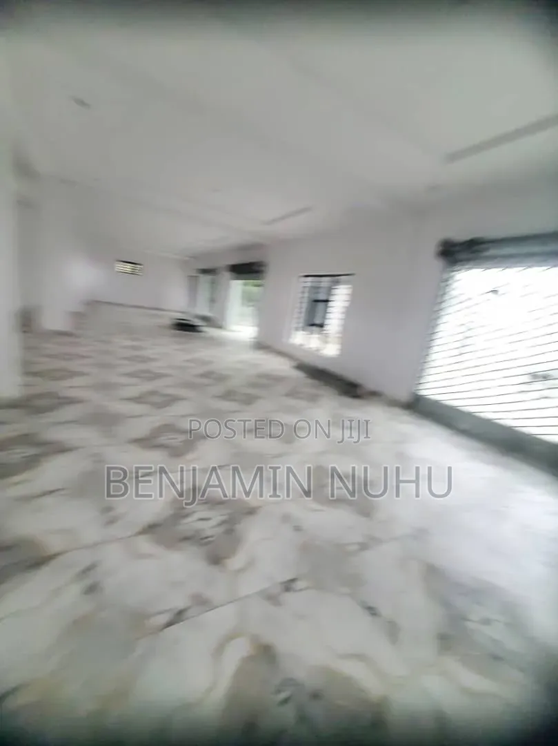A Newly Built 180sqm Ground Floor Restaurant or Supermarket Space