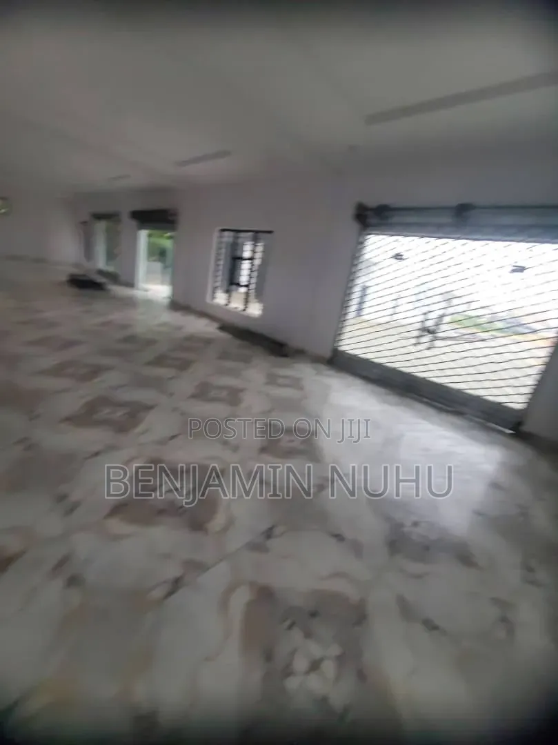 A Newly Built 180sqm Ground Floor Restaurant or Supermarket Space