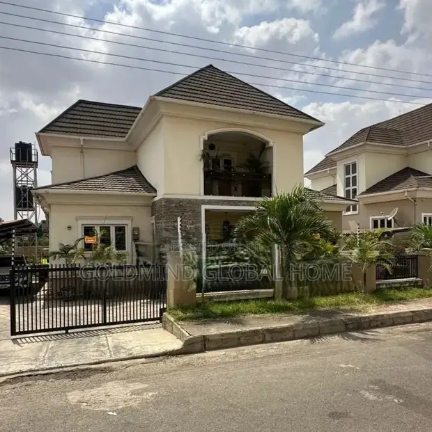 4bdrm Duplex in Lugbe -Abuja for sale