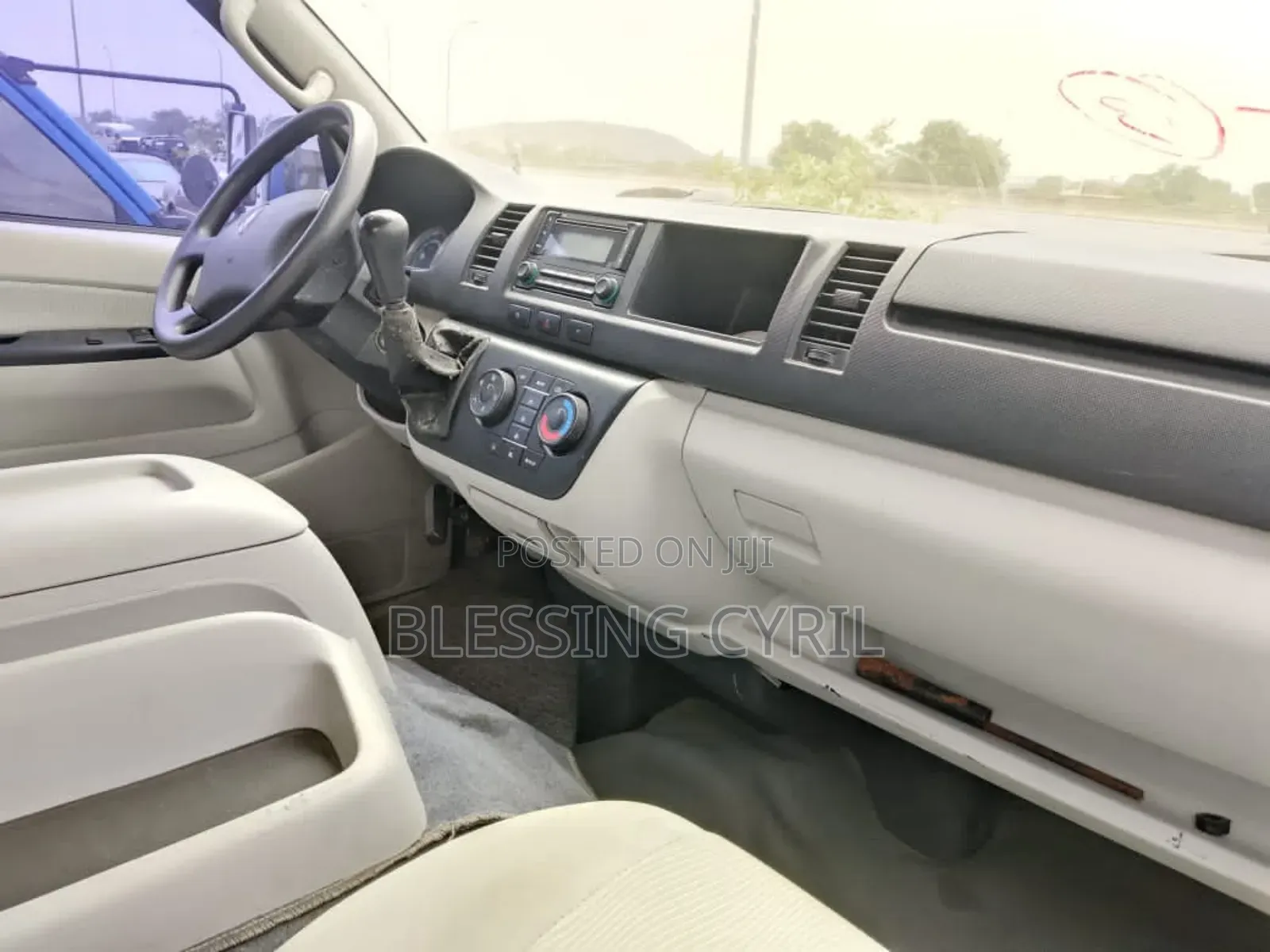 Toyota HiAce 2012 White
