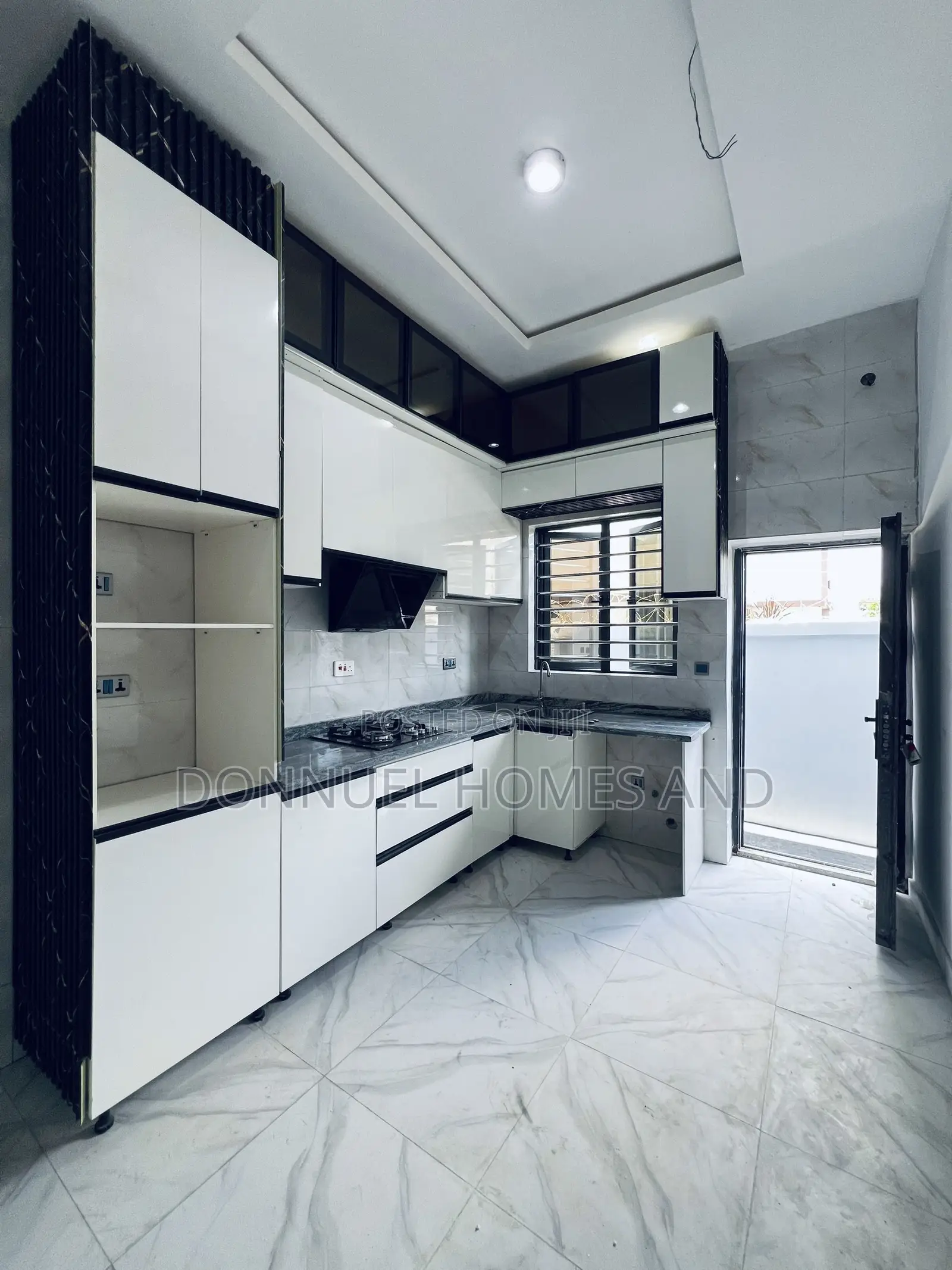 2bdrm Apartment in Lekki Expressway for sale