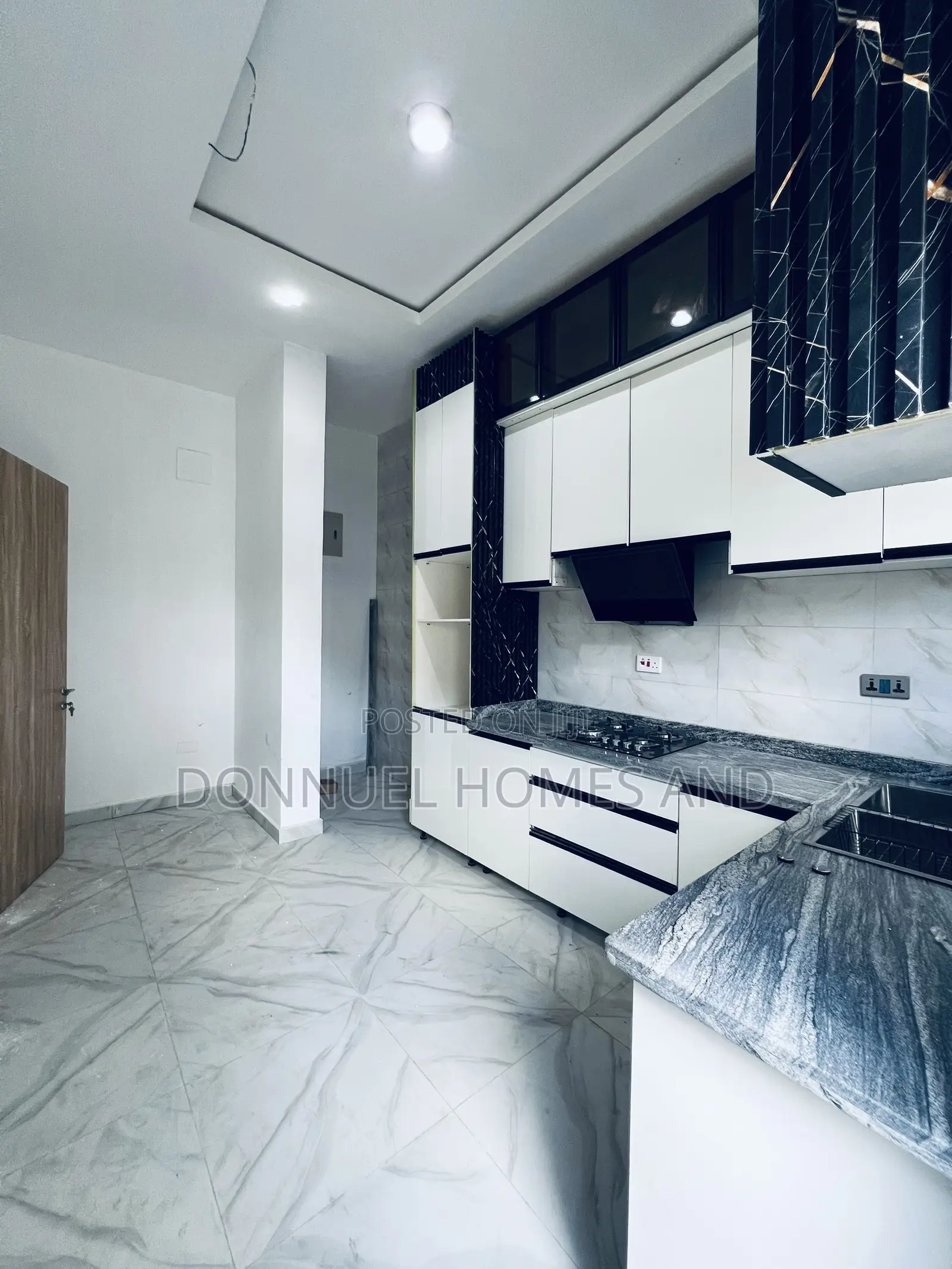 2bdrm Apartment in Lekki Expressway for sale