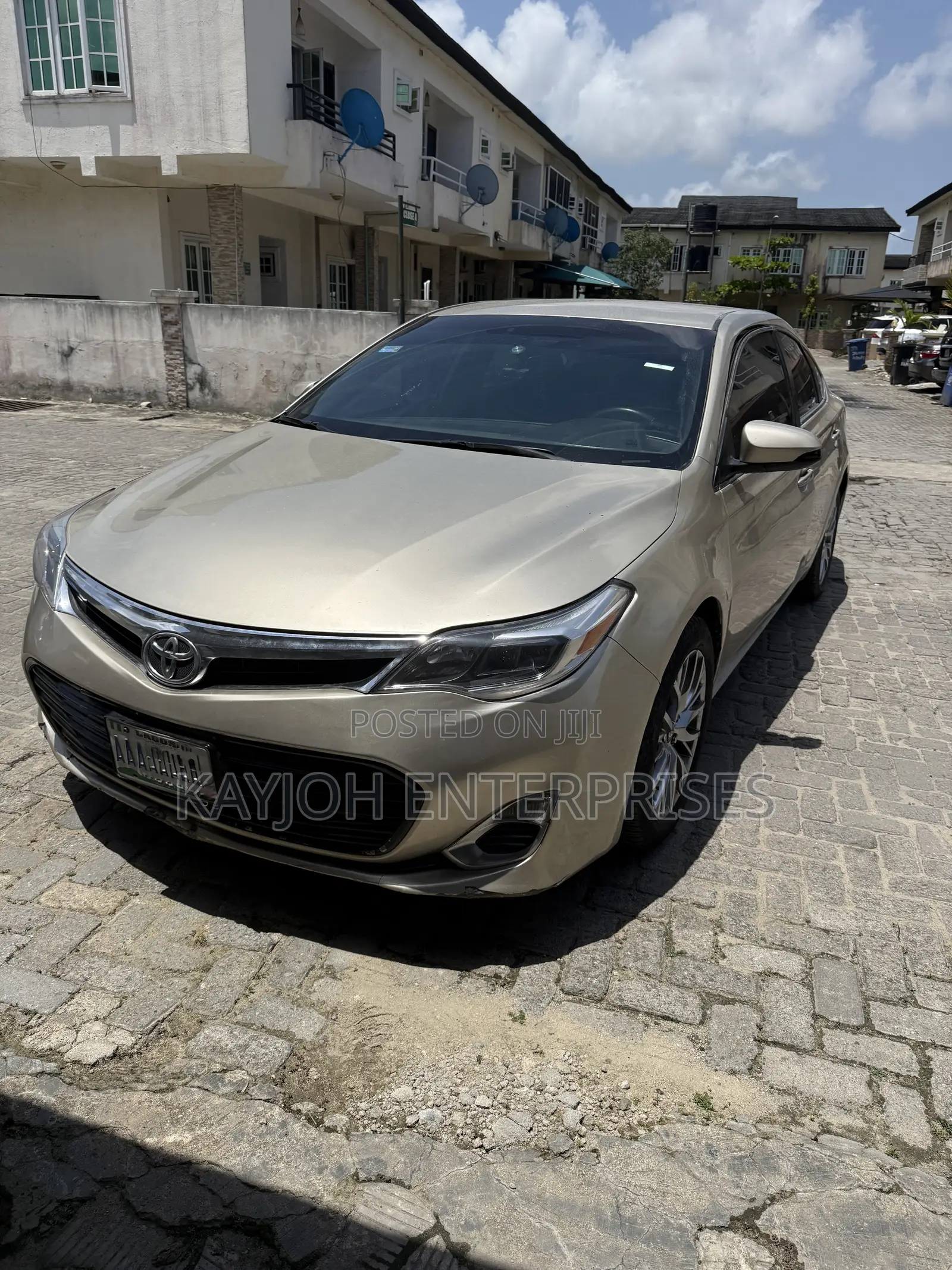 Toyota Avalon XLE Touring 4dr Sedan (3.5L 6cyl 6A) 2015 Gold