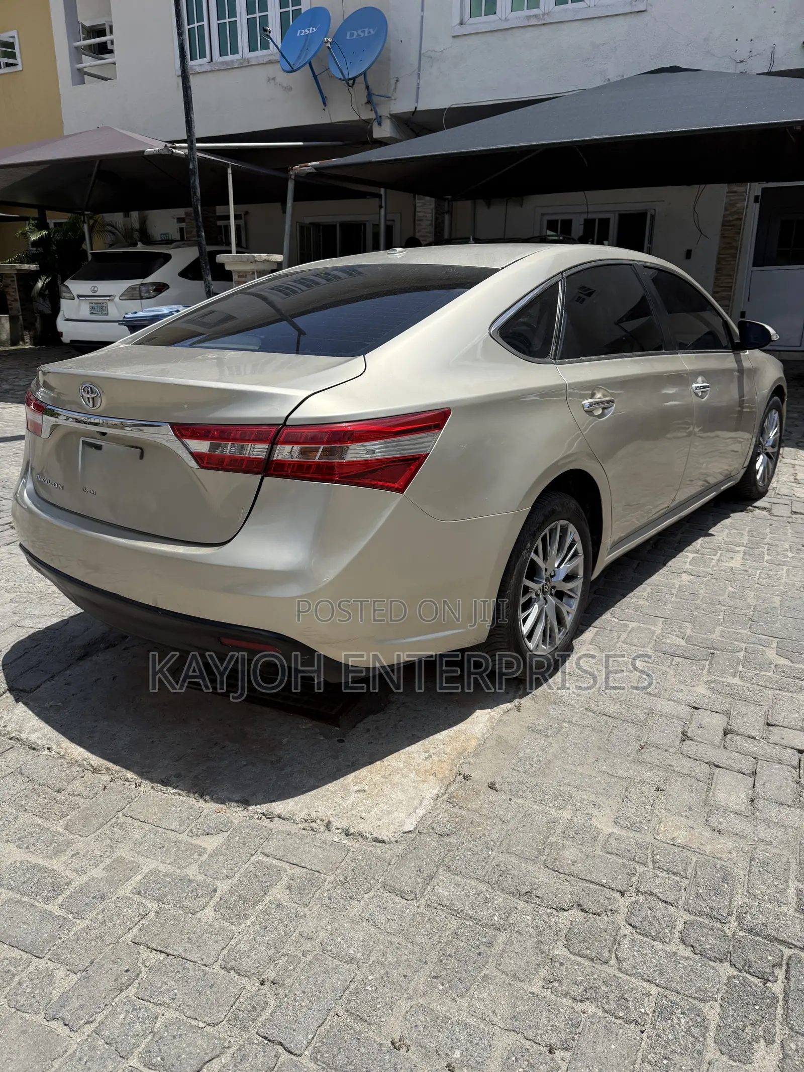 Toyota Avalon XLE Touring 4dr Sedan (3.5L 6cyl 6A) 2015 Gold