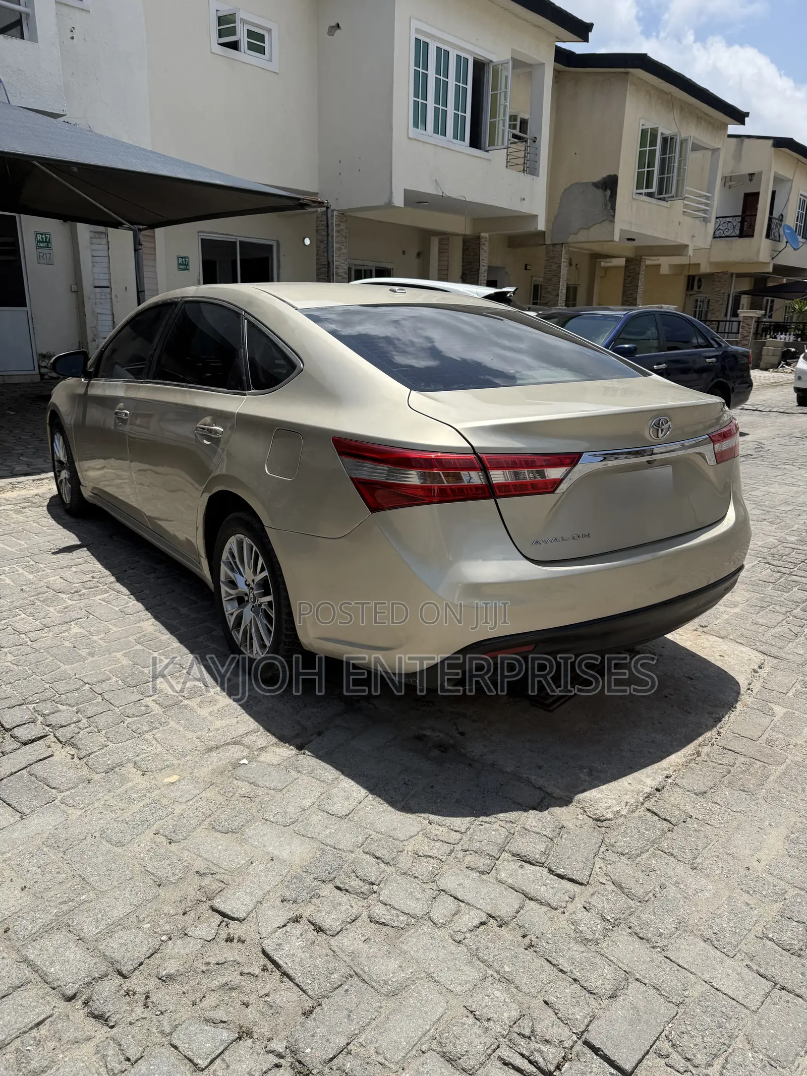 Toyota Avalon XLE Touring 4dr Sedan (3.5L 6cyl 6A) 2015 Gold