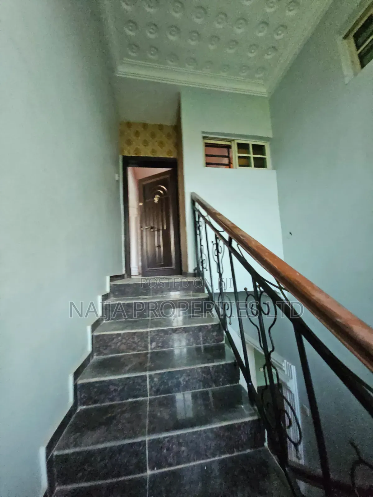 5bdrm Duplex in Magodo Phase 1 for rent