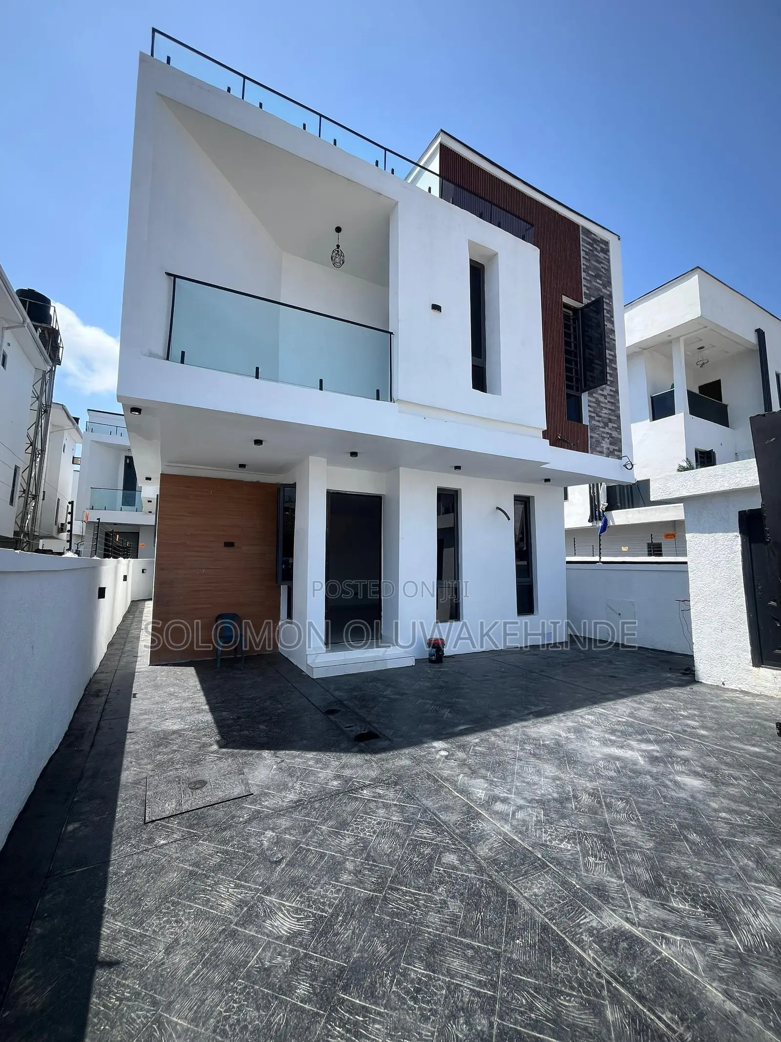 5bdrm Duplex in Ikota Villa for sale