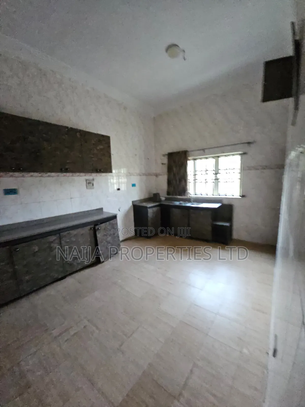 5bdrm Duplex in Magodo Phase 1 for rent