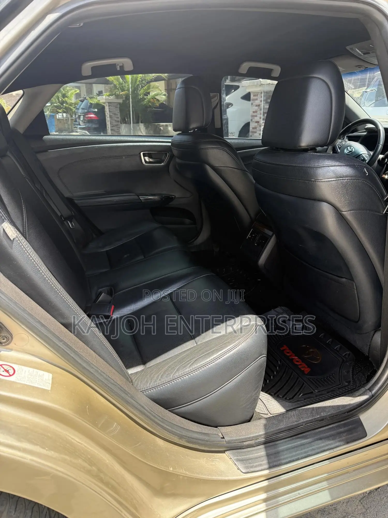 Toyota Avalon XLE Touring 4dr Sedan (3.5L 6cyl 6A) 2015 Gold
