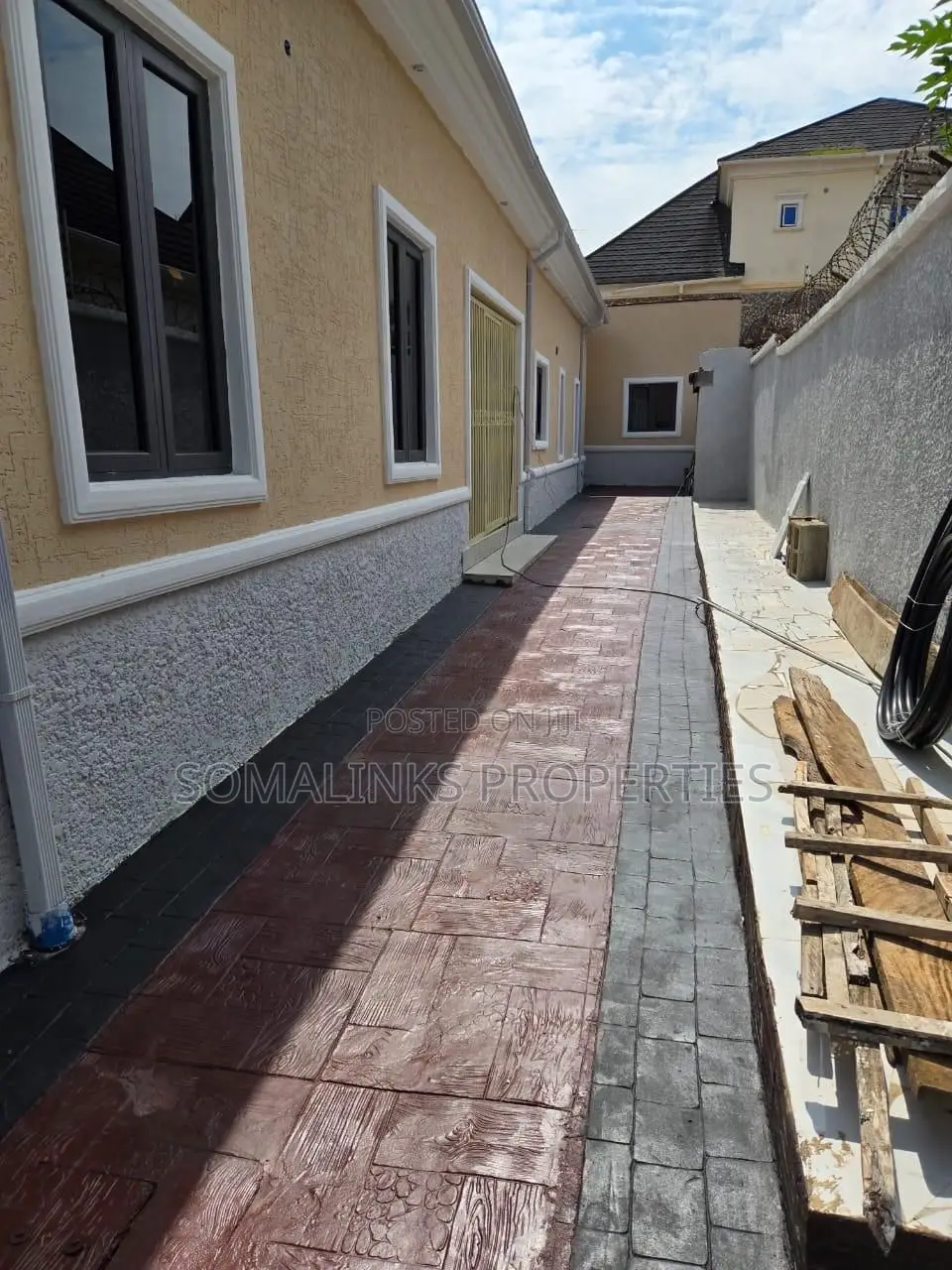 3bdrm Bungalow in Pyakasa, Sabon Lugbe for sale