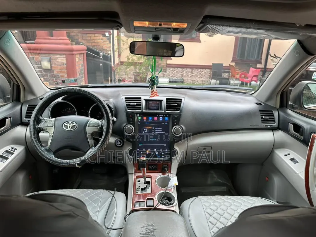 Toyota Highlander Limited 2012 Gold
