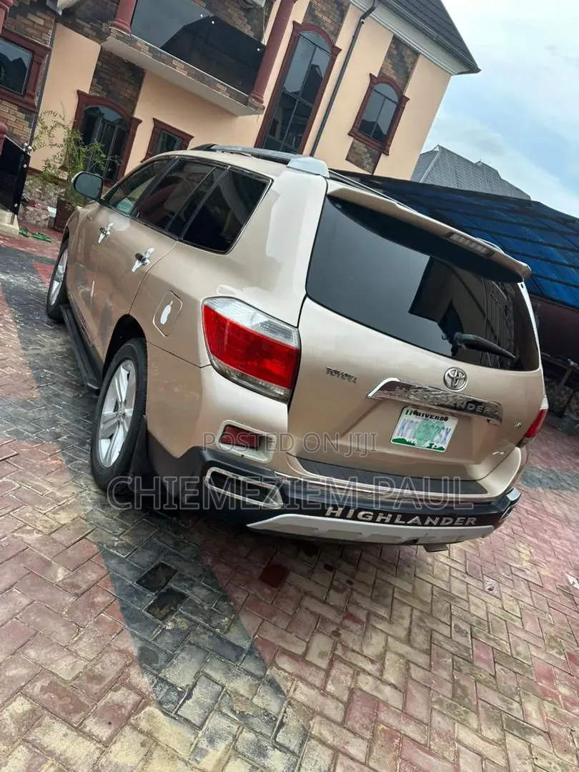 Toyota Highlander Limited 2012 Gold