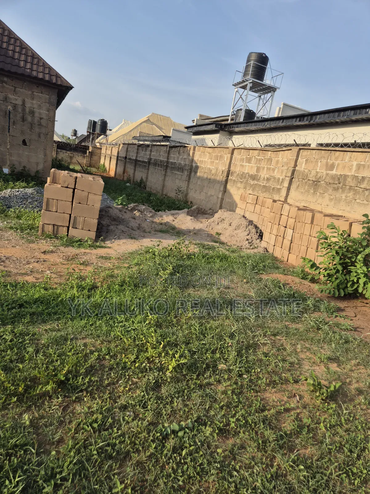 4bdrm Bungalow in Fedral Government for sale