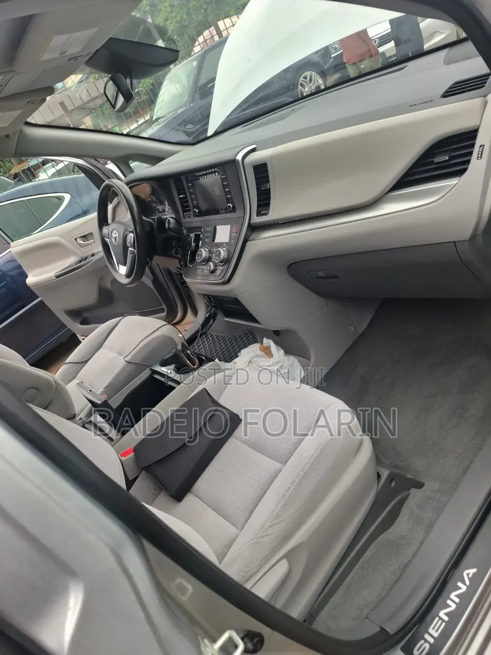 Toyota Sienna LE 8-Passenger 2021 Silver