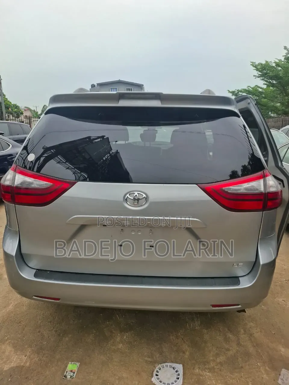 Toyota Sienna LE 8-Passenger 2021 Silver