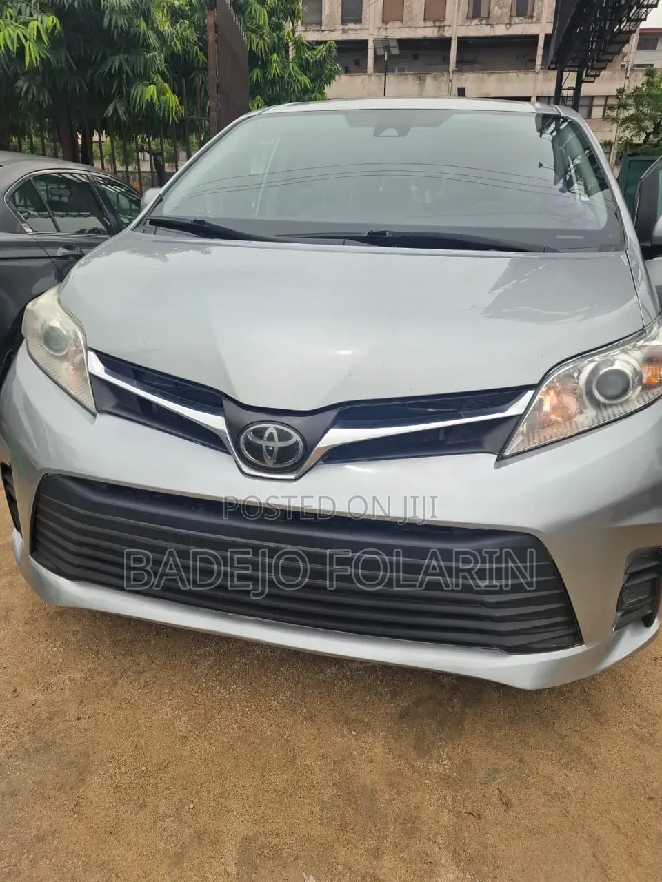 Toyota Sienna LE 8-Passenger 2021 Silver