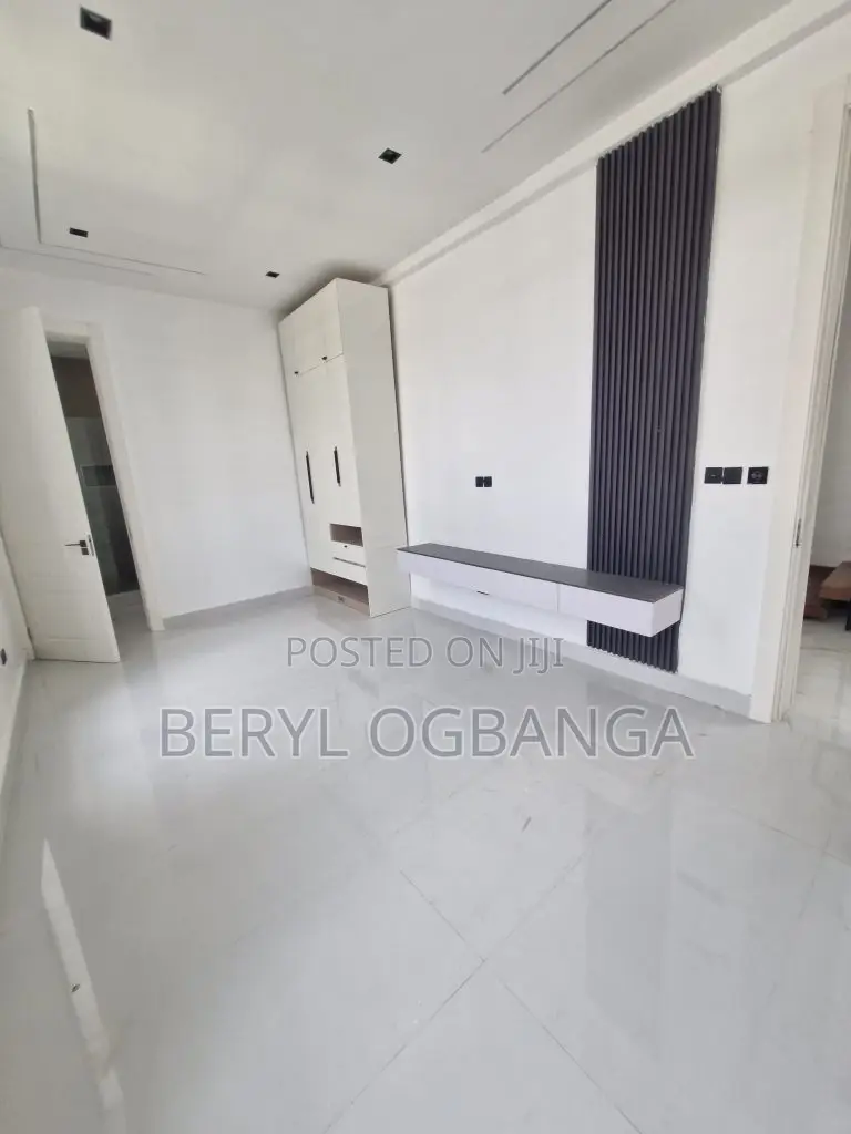 5bdrm Duplex in Lekki Phase 1 for sale