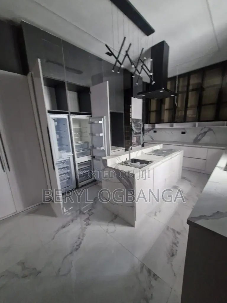 5bdrm Duplex in Lekki Phase 1 for sale