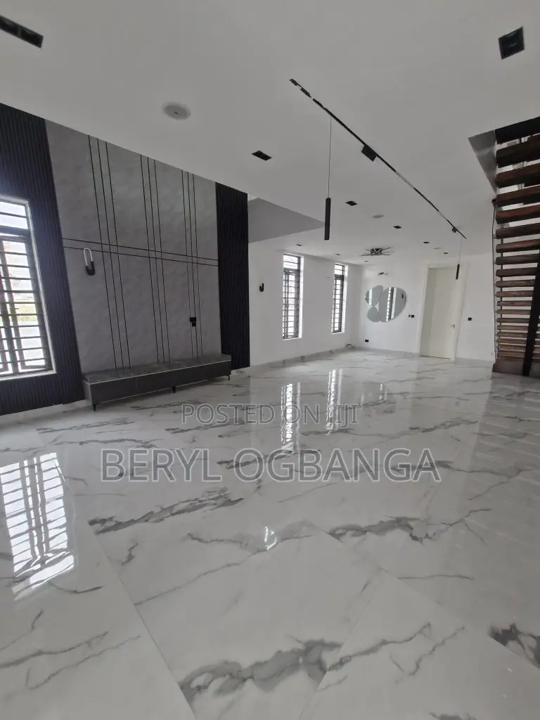 5bdrm Duplex in Lekki Phase 1 for sale