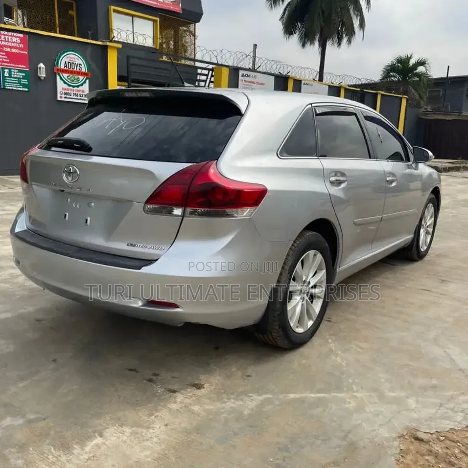 Toyota Venza XLE 4dr Wagon AWD (2.7L 4cyl 6A) 2015 Silver