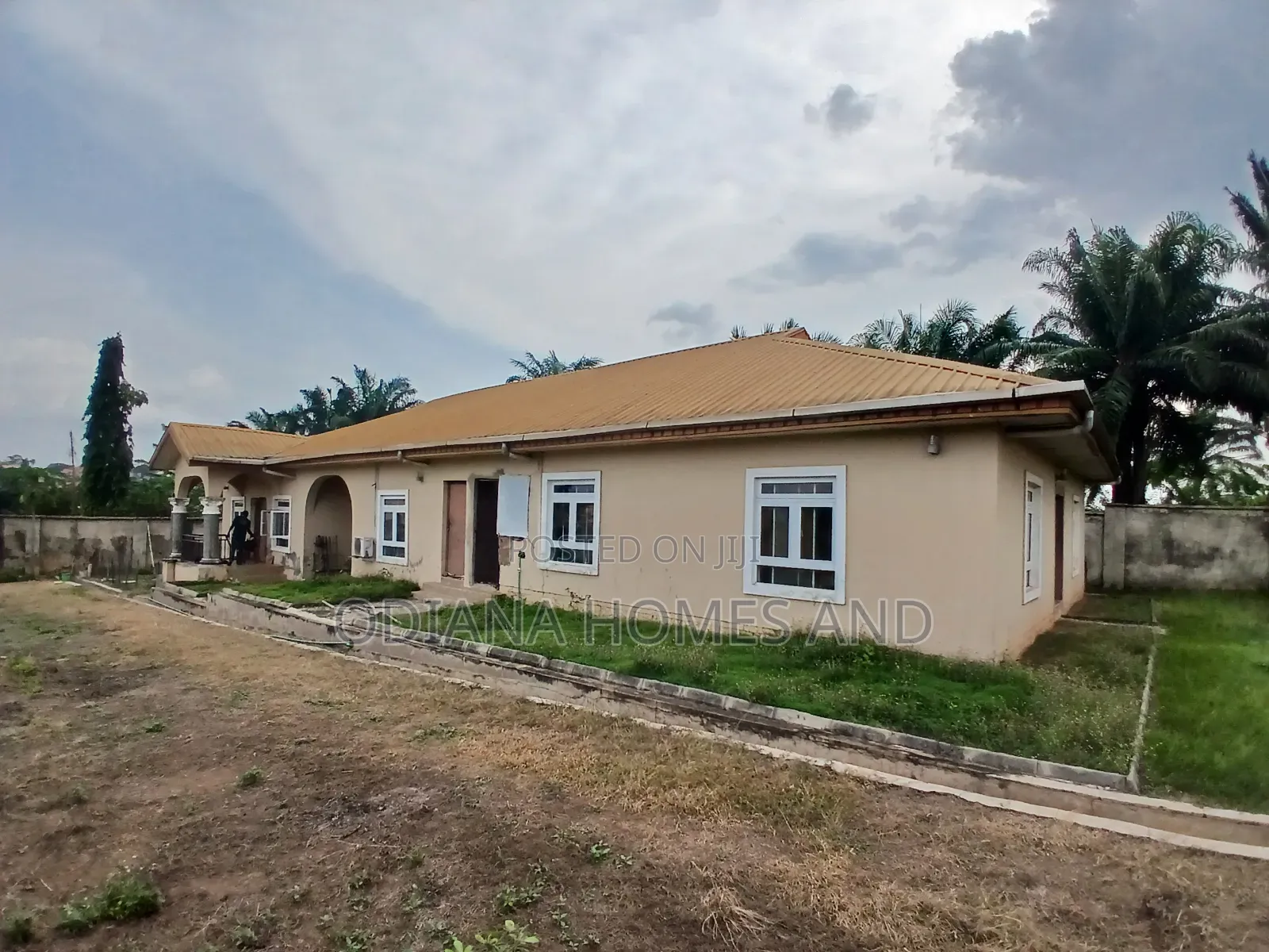 3500sqm Mixed-Use Land + 7-Bedroom Bungalow for Sale at Ojoo, Ibadan