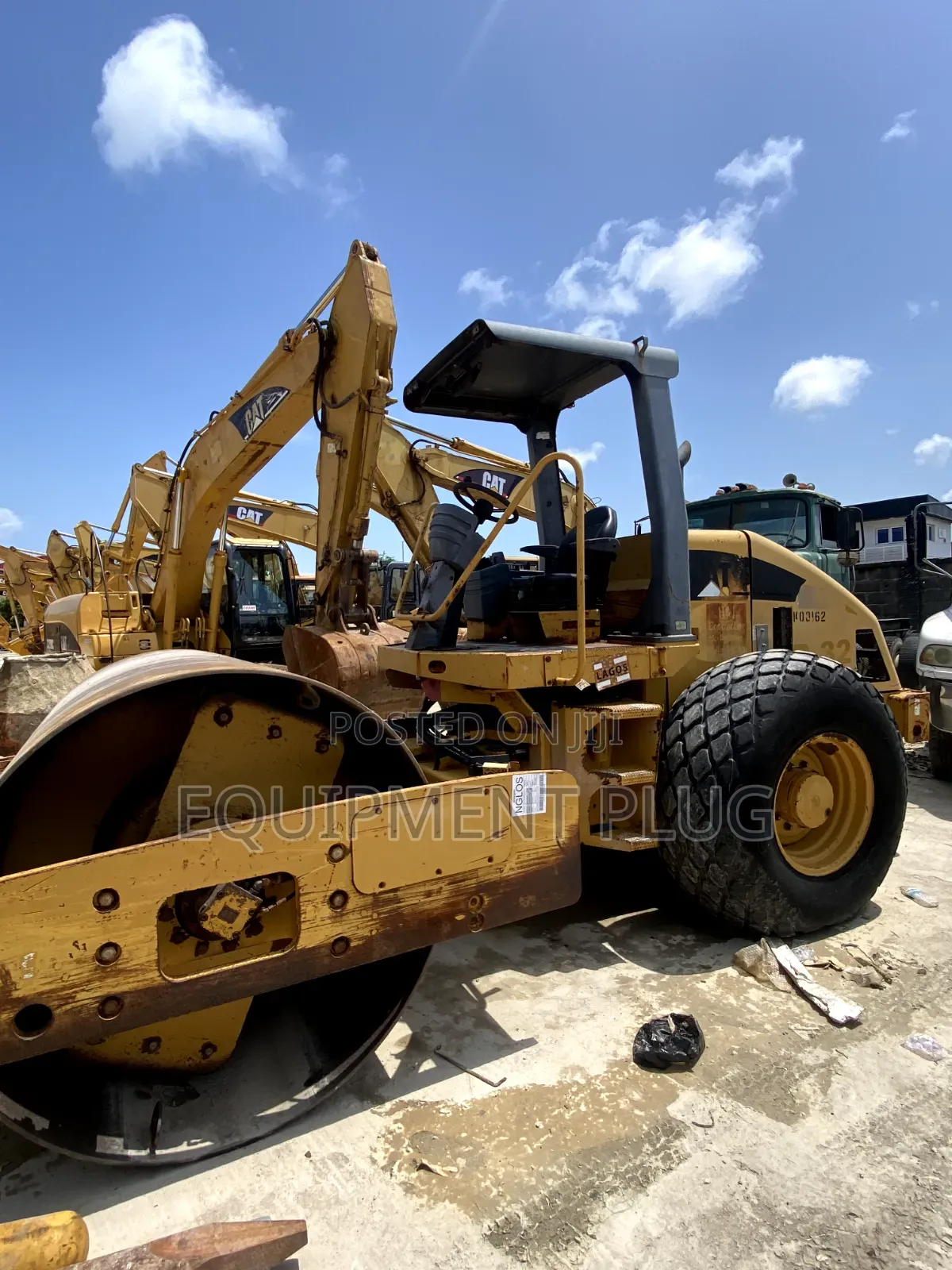 Caterpillar Smooth Drum Roller R32
