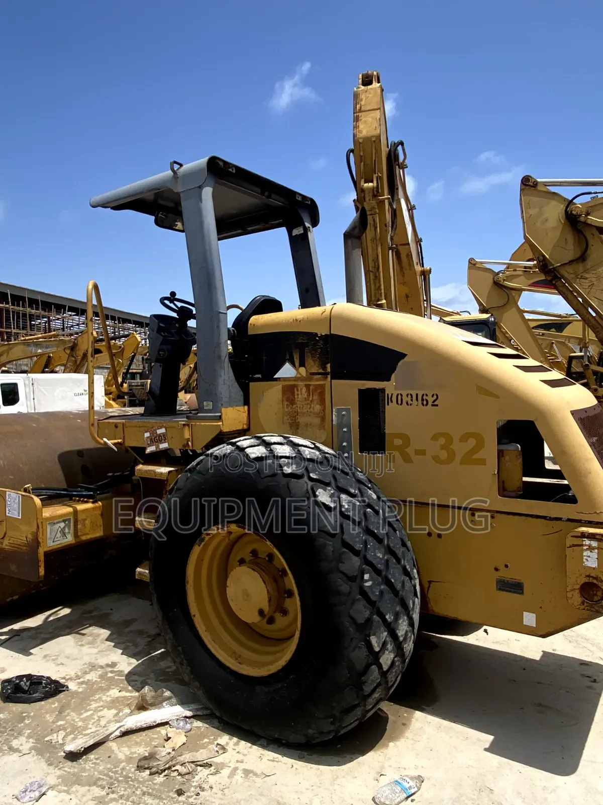 Caterpillar Smooth Drum Roller R32