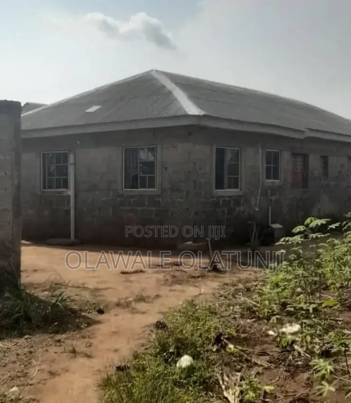 2bdrm Bungalow in Ere Road, Age Mowo for sale