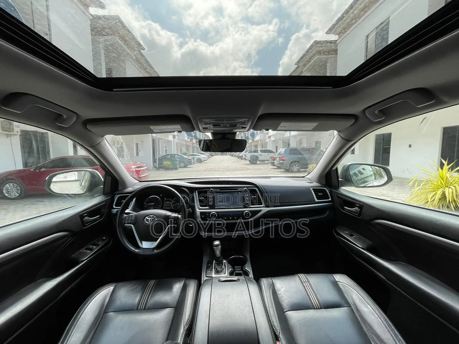 Toyota Highlander SE 4x4 V6 (3.5L 6cyl 8A) 2018 White