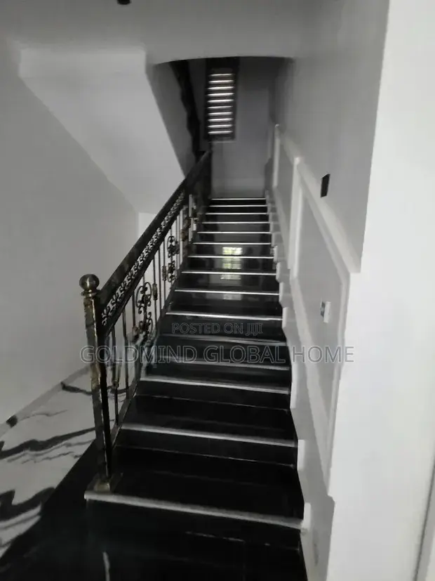 4bdrm Duplex in Lugbe - Abuja for sale
