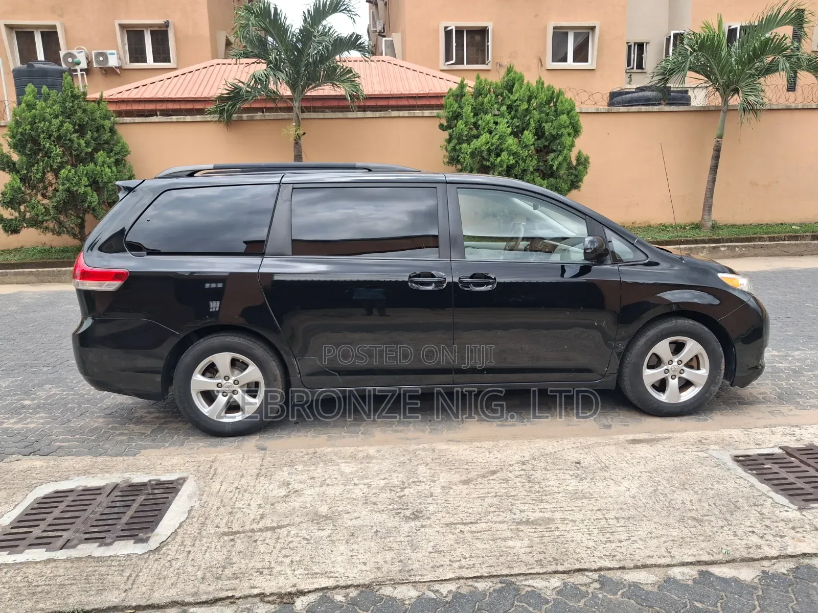 Toyota Sienna 2015 Black