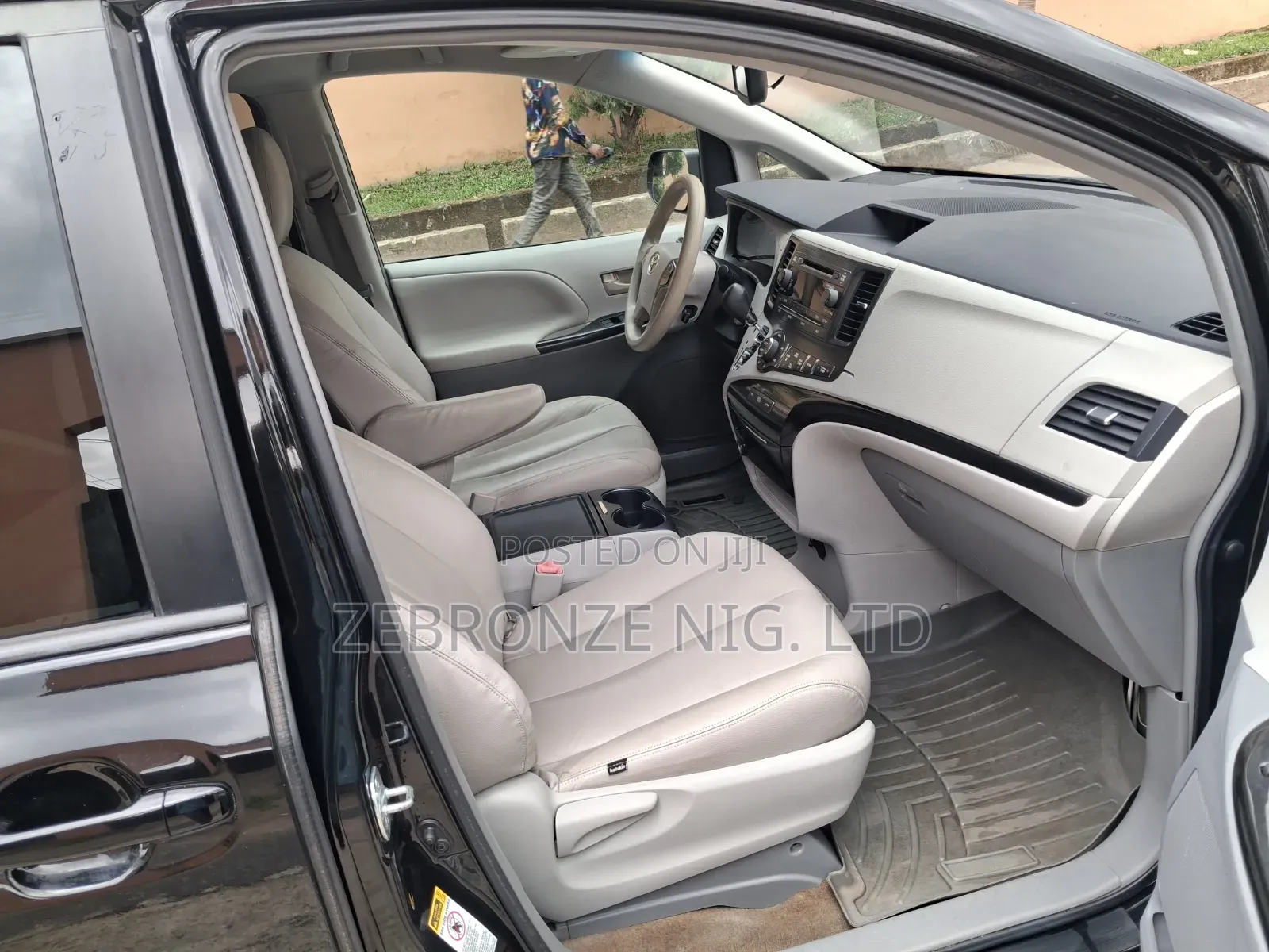 Toyota Sienna 2015 Black