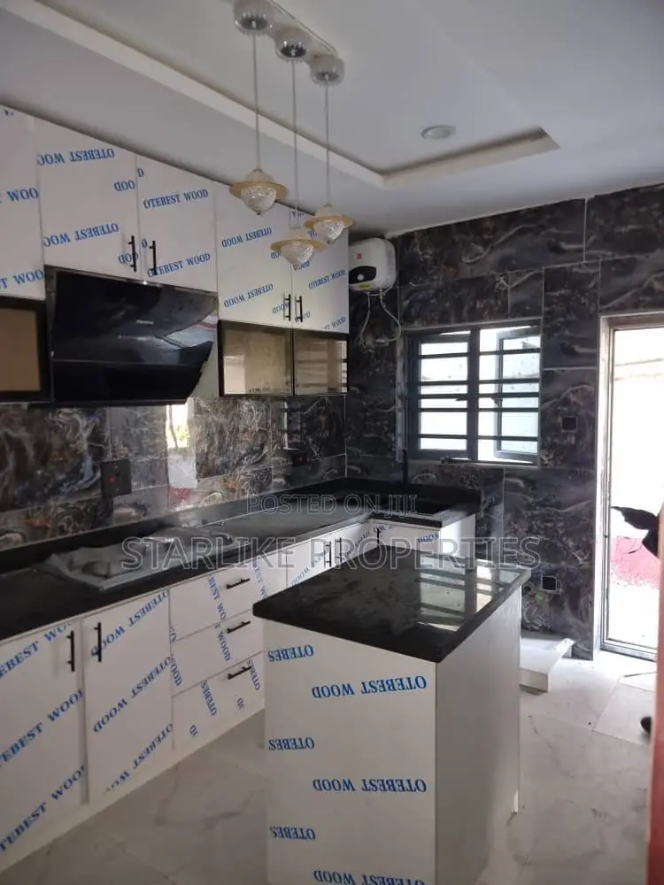 4bdrm Duplex in Lekki for sale