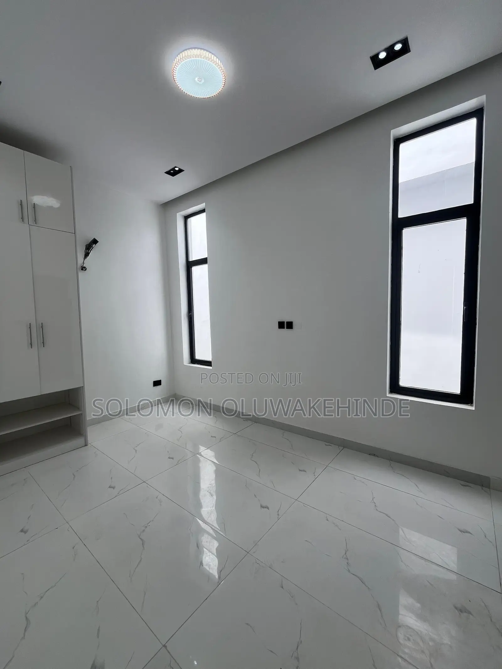 5bdrm Duplex in Chevron for sale