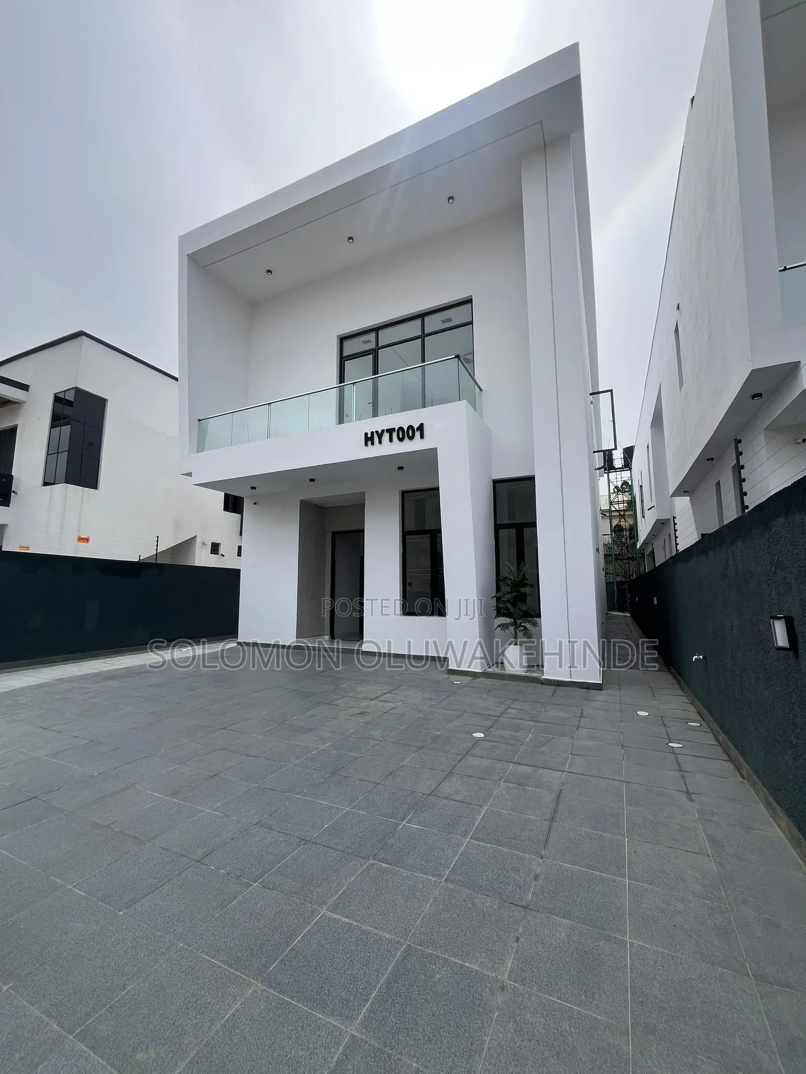 5bdrm Duplex in Chevron for sale