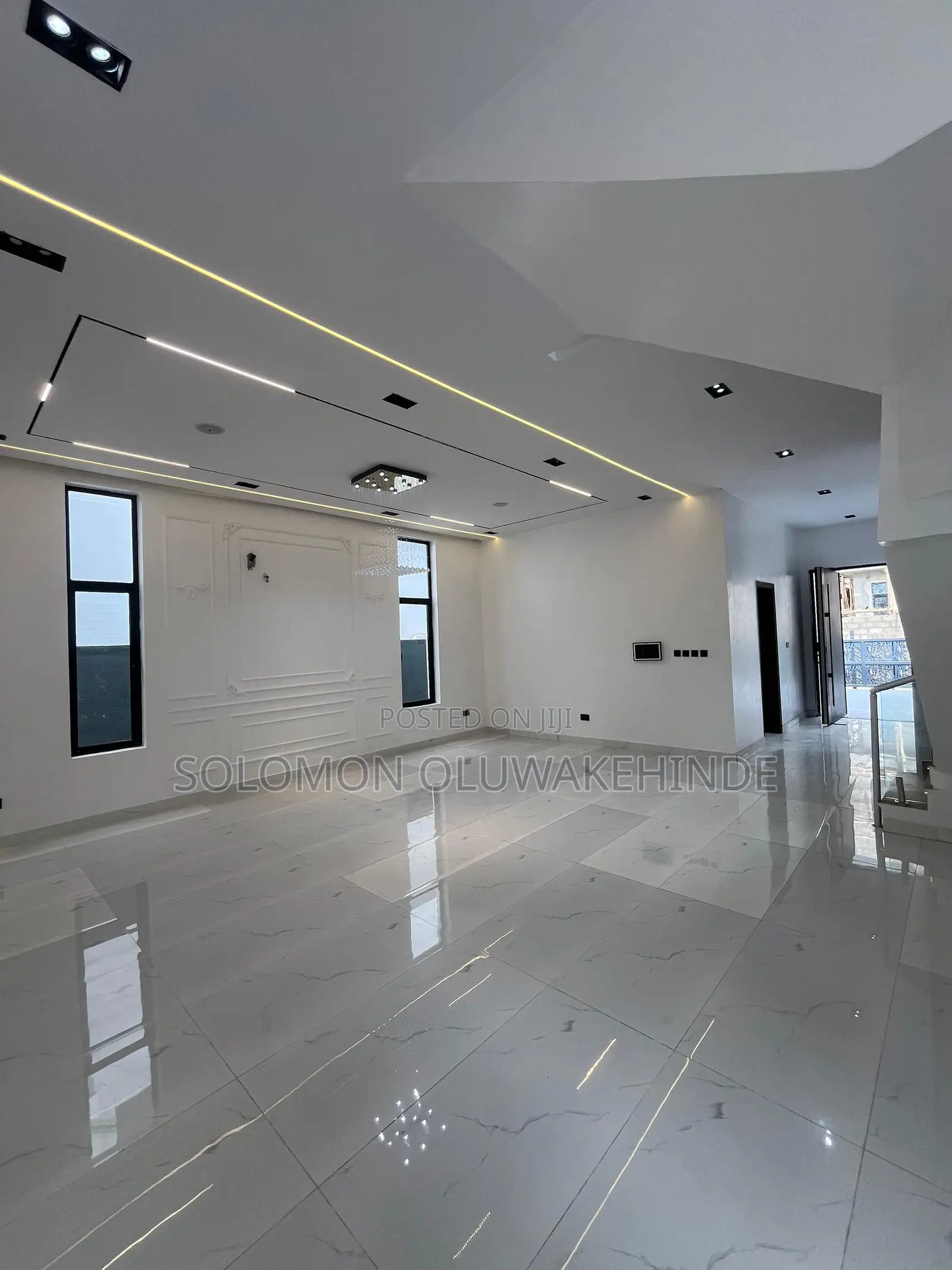 5bdrm Duplex in Chevron for sale