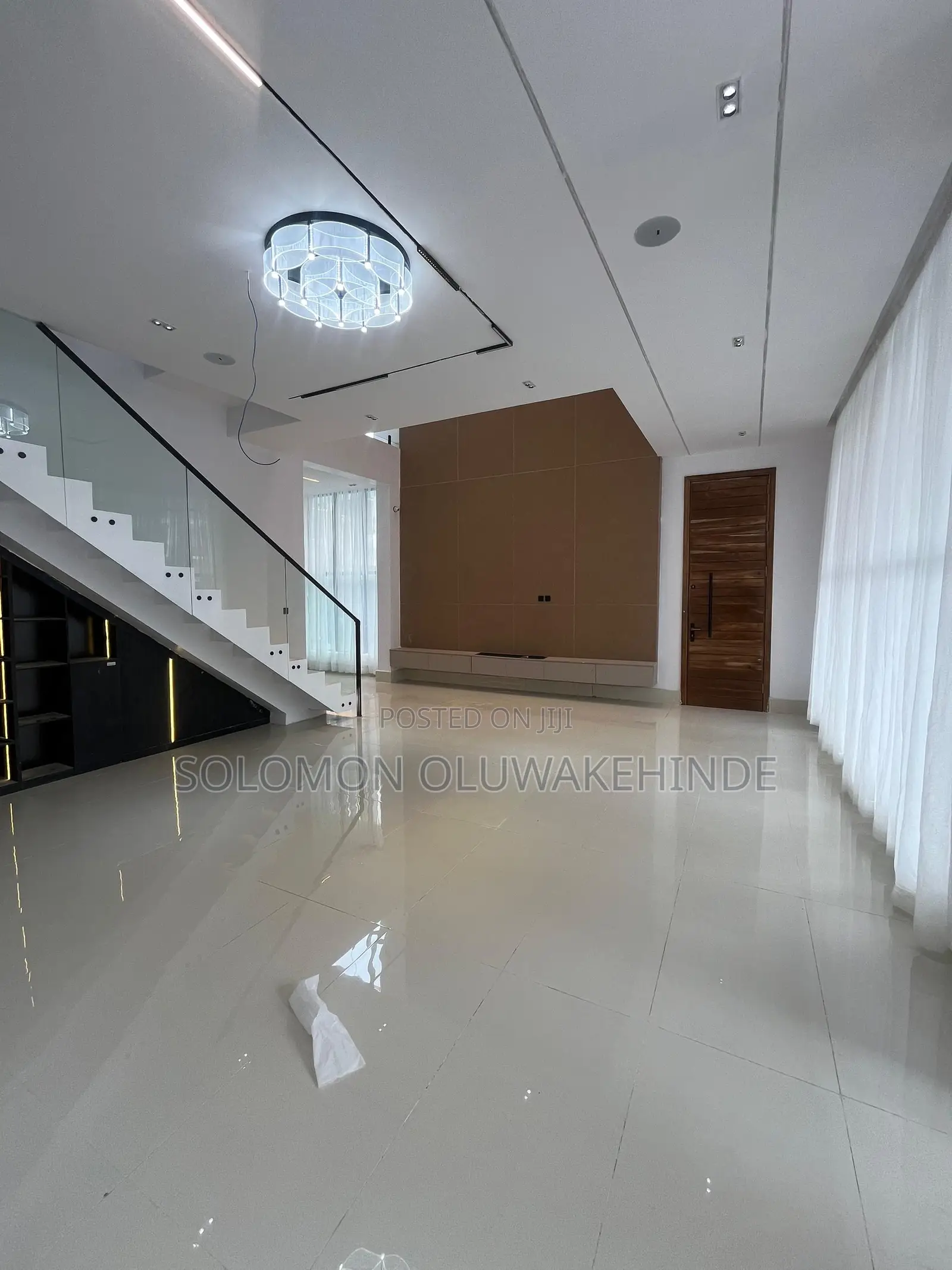 5bdrm Duplex in Vgc for sale