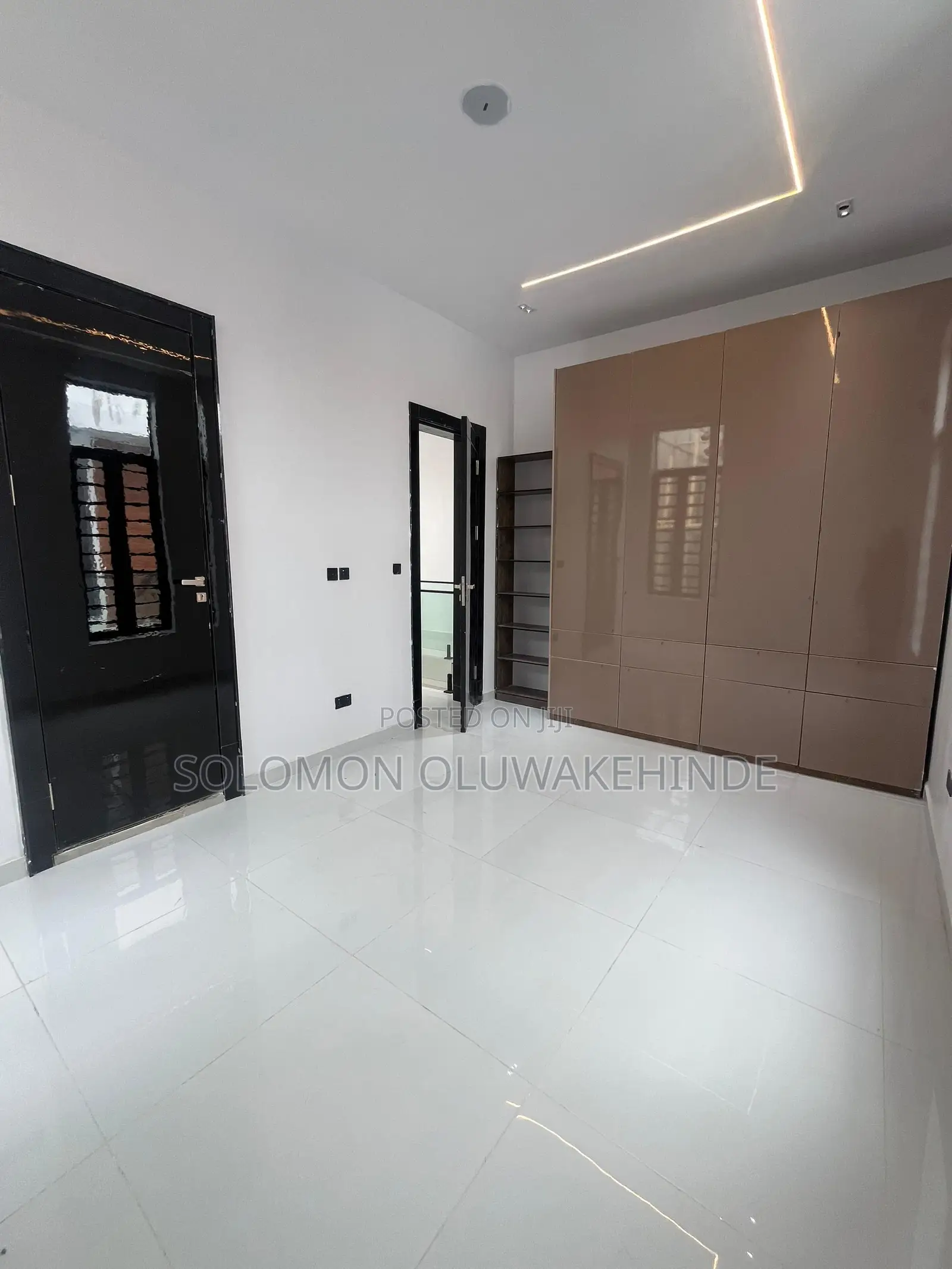 5bdrm Duplex in Vgc for sale