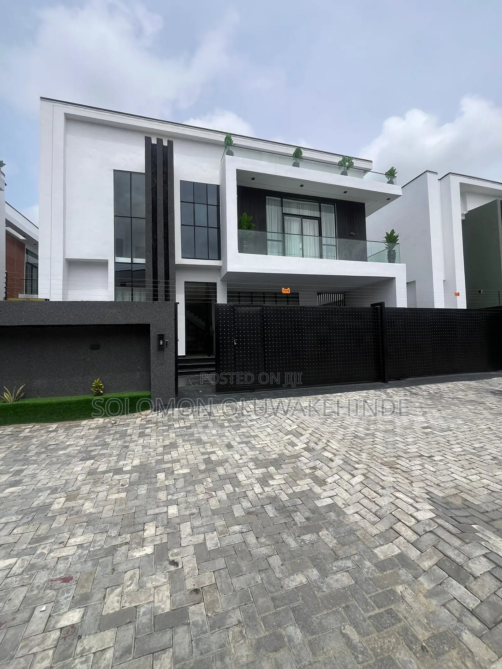 5bdrm Duplex in Vgc for sale