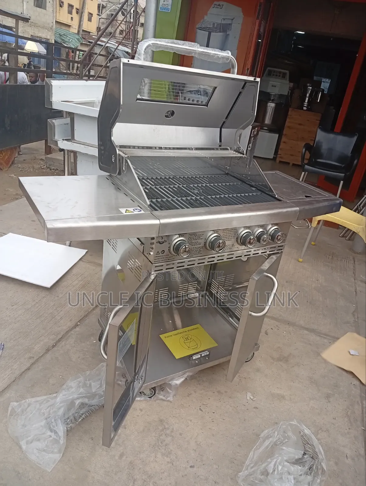 Stainless Gas Barbeque 4 Burners With Side Cooker
