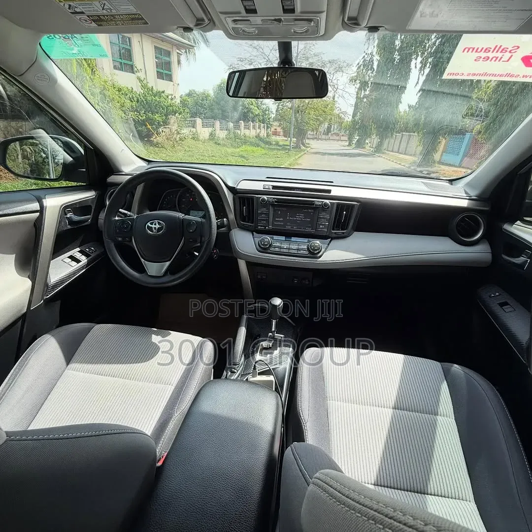 Toyota RAV4 XLE 4dr SUV (2.5L 4cyl 6A) 2014 Silver