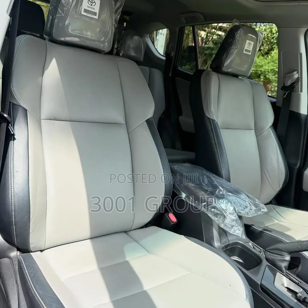 Toyota RAV4 Limited AWD (2.5L 4cyl 6A) 2017 Gray