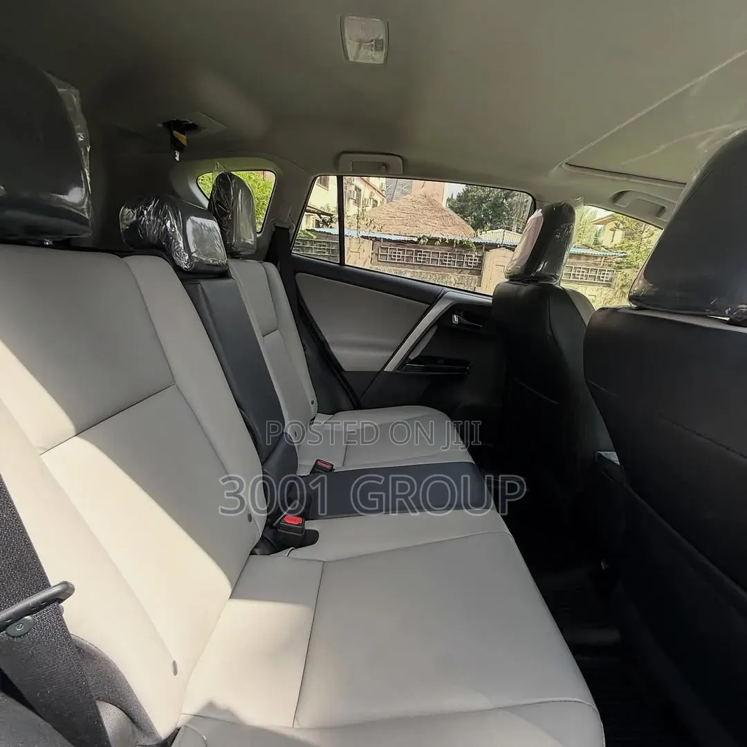 Toyota RAV4 Limited AWD (2.5L 4cyl 6A) 2017 Gray