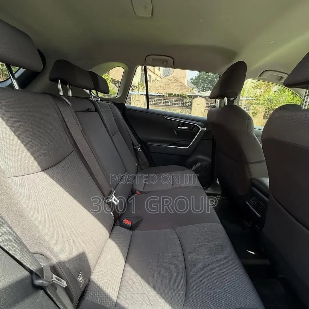 Toyota RAV4 2022 Silver
