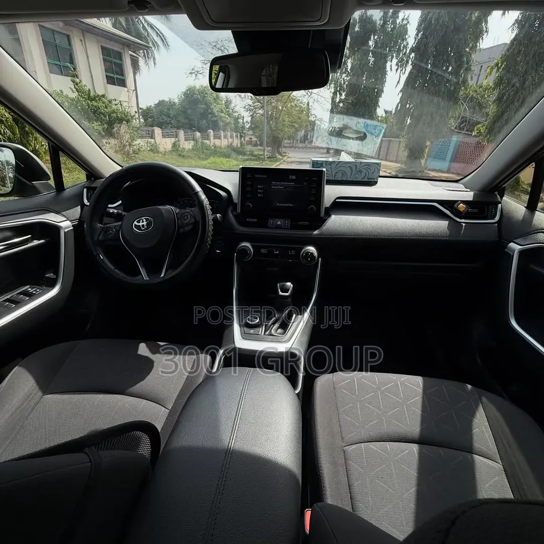 Toyota RAV4 2022 Silver