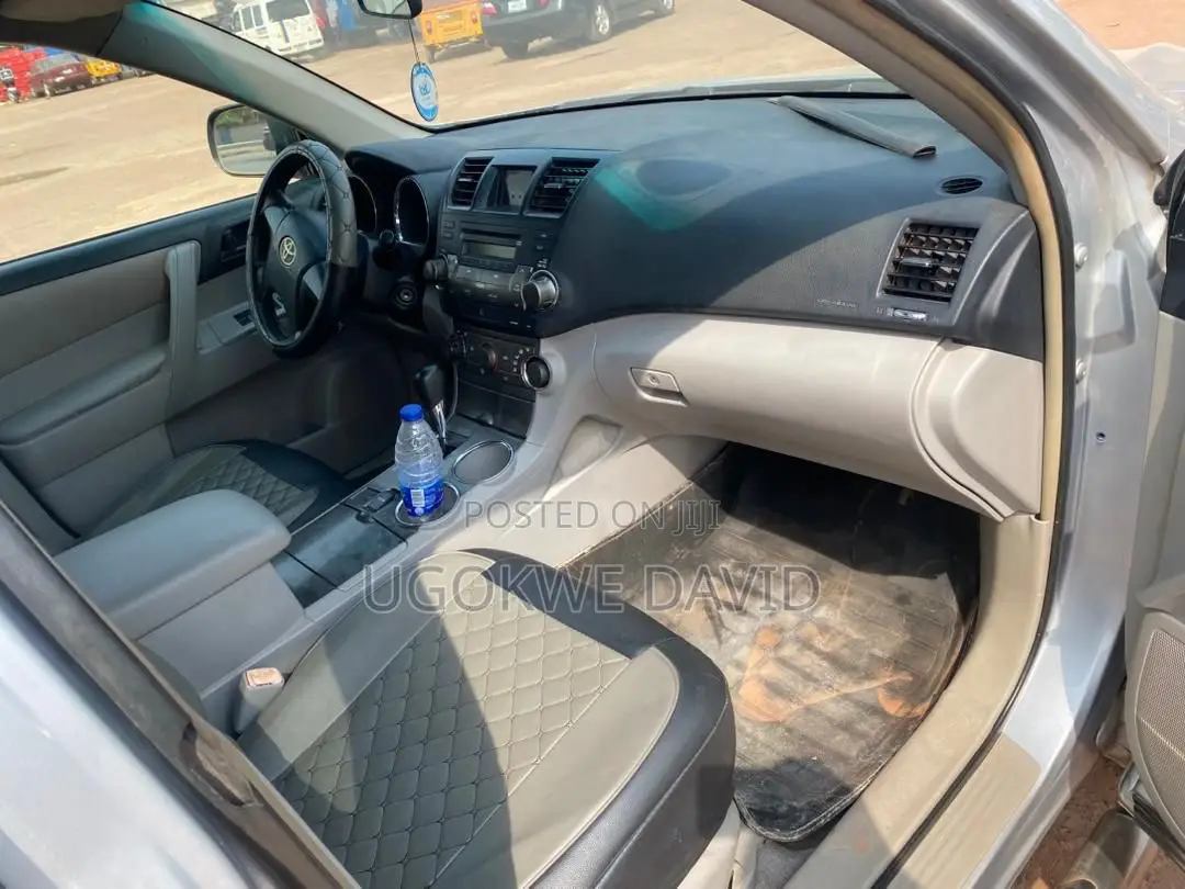 Toyota Highlander 2011 Silver