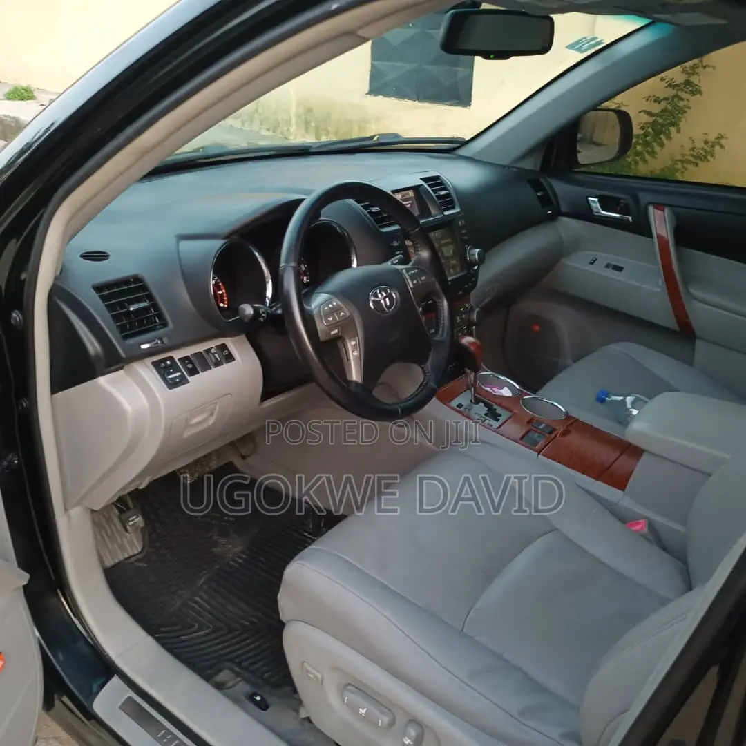 Toyota Highlander 2012 Black