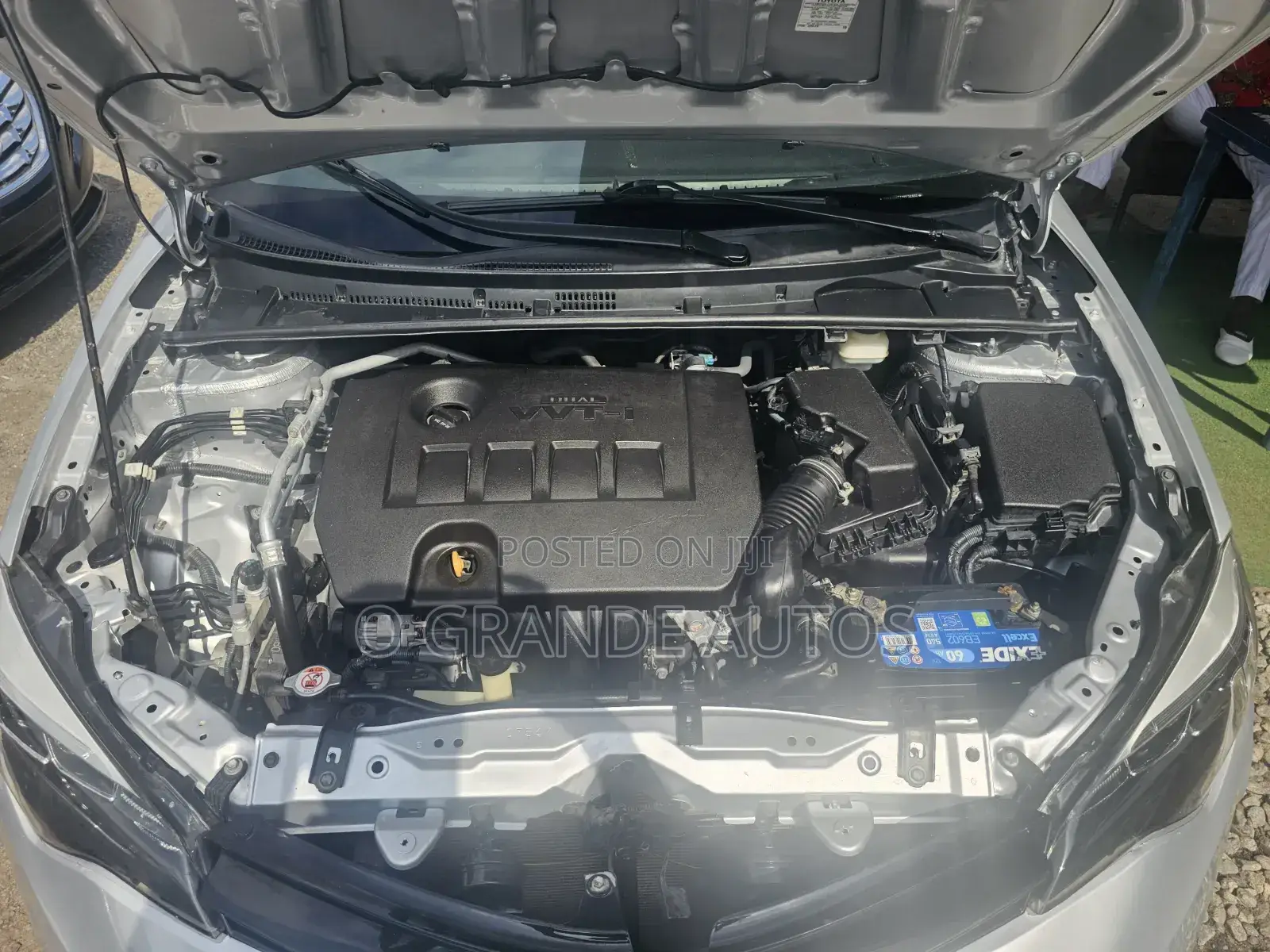 Toyota Corolla LE ECO 4dr Sedan (1.8L 4cyl CVT) 2017 Silver